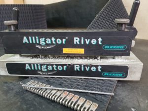 Gumový pás TYP4 š.178 mm s přípravkem + spojem Flexco RIVET